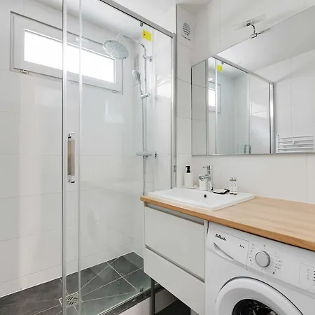 1bdr 3p Balcony - St Maur Voltaire *
