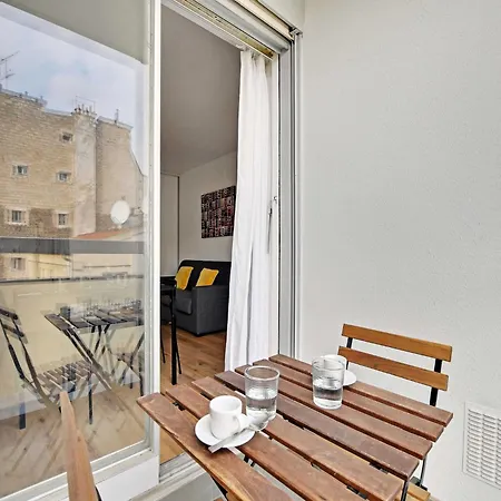 1bdr 3p Balcony - St Maur Voltaire Parigi