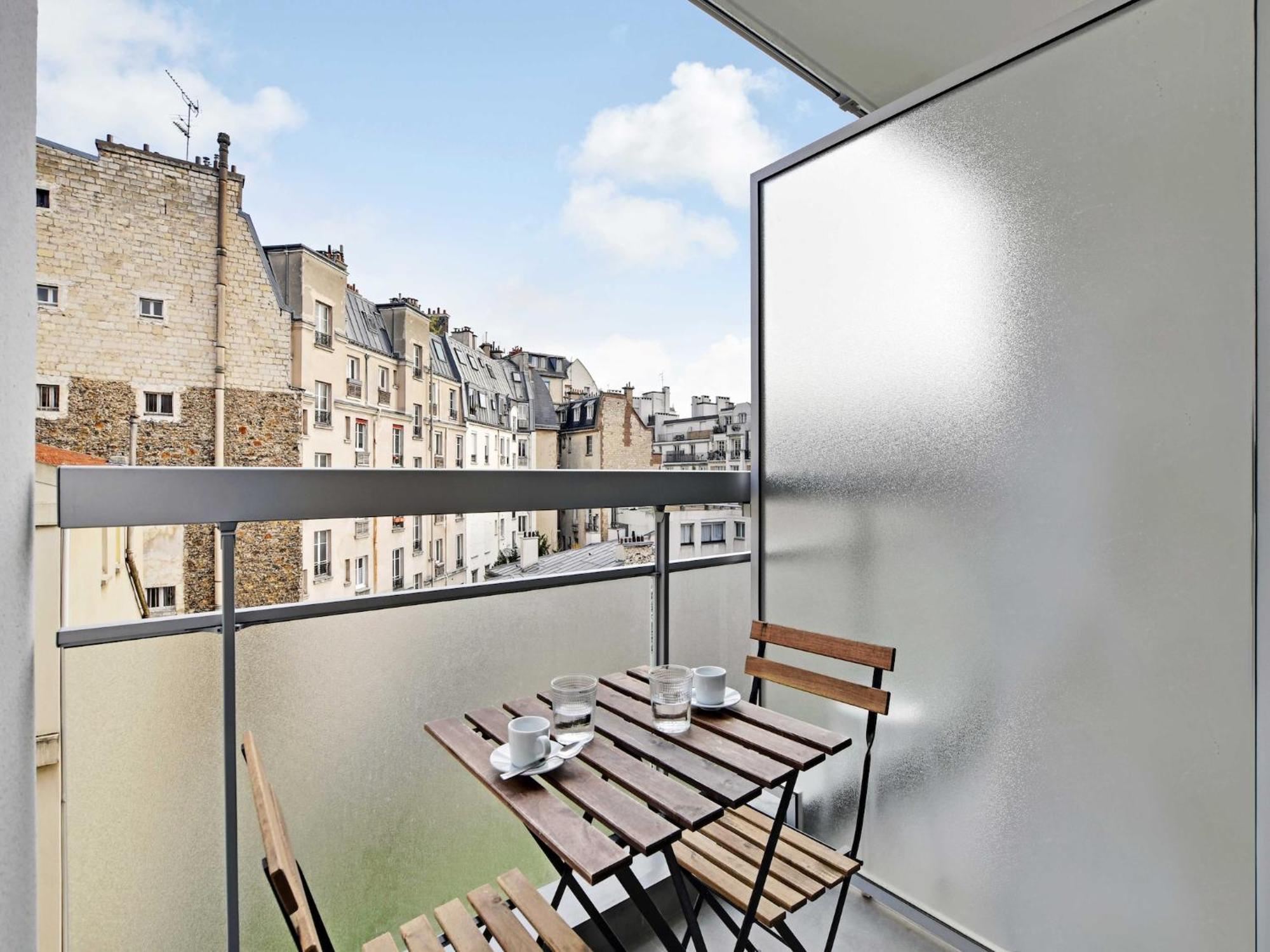 1bdr 3p Balcony - St Maur Voltaire * Parigi